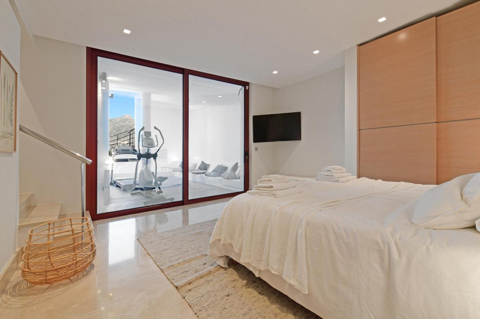 Extraordinary 7 Bdrm W Pool, Gym, Cinema Apartamento