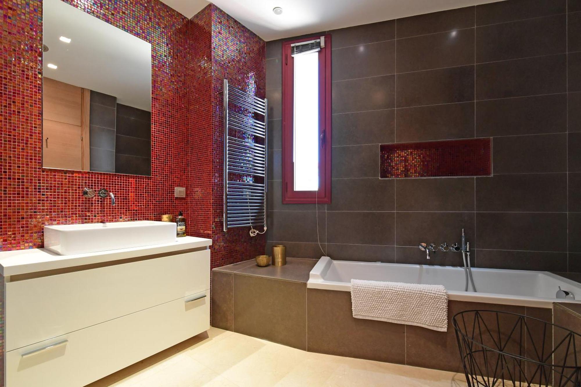 Extraordinary 7 Bdrm W Pool, Gym, Cinema